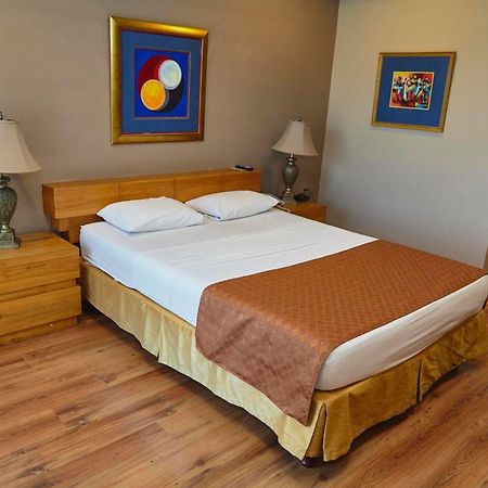 Tradewinds Hotel San Fernando Buitenkant foto